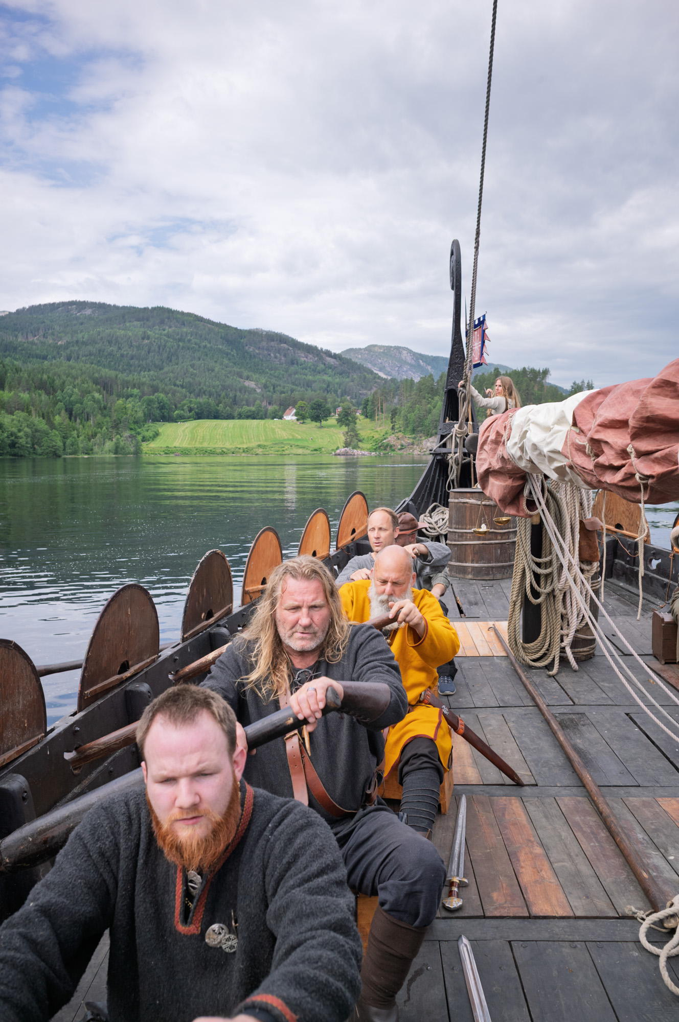  Kviteseid  - Roing inn mot bygdetunet 