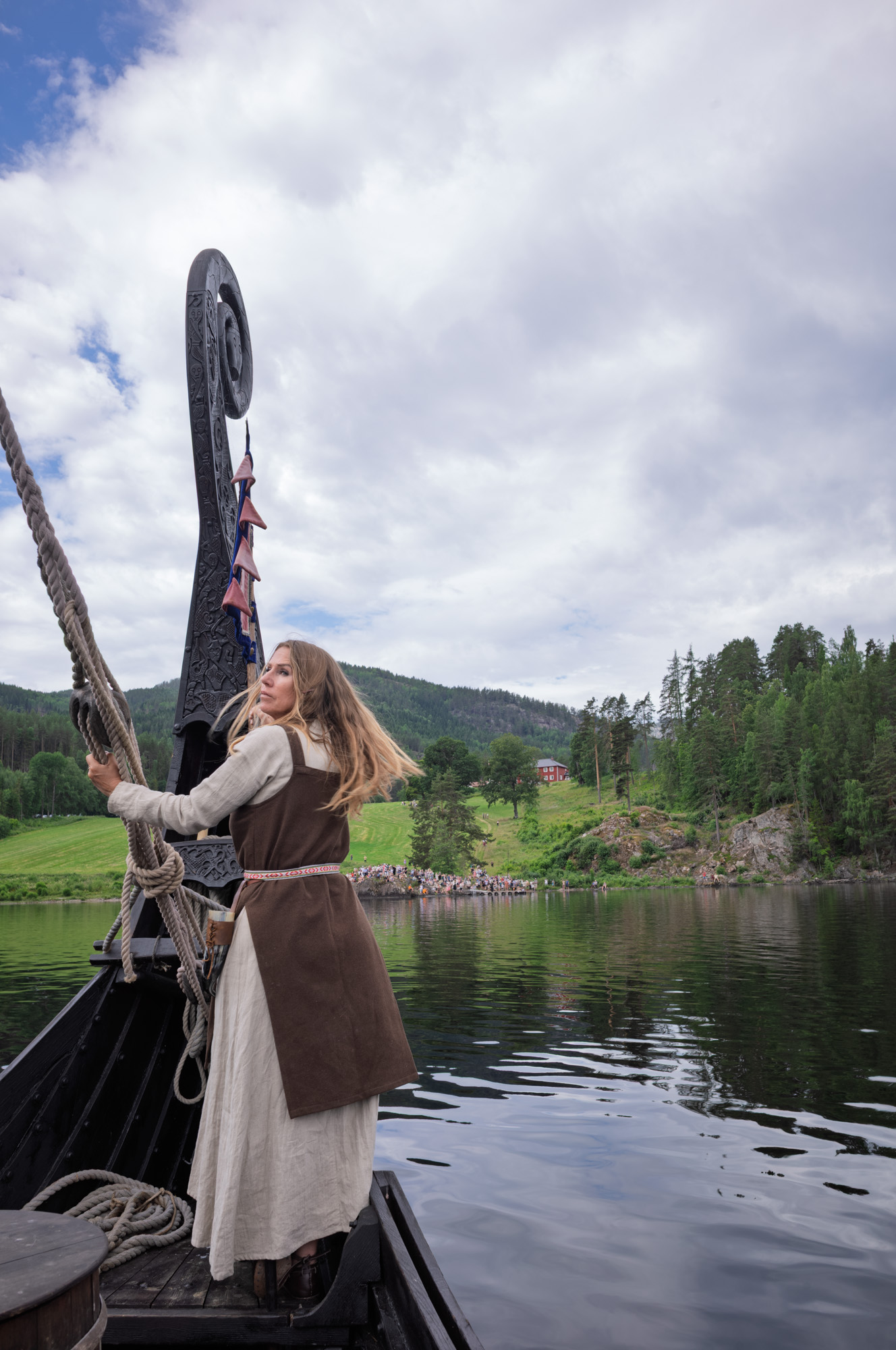  Kviteseid  - Roing inn mot bygdetunet 