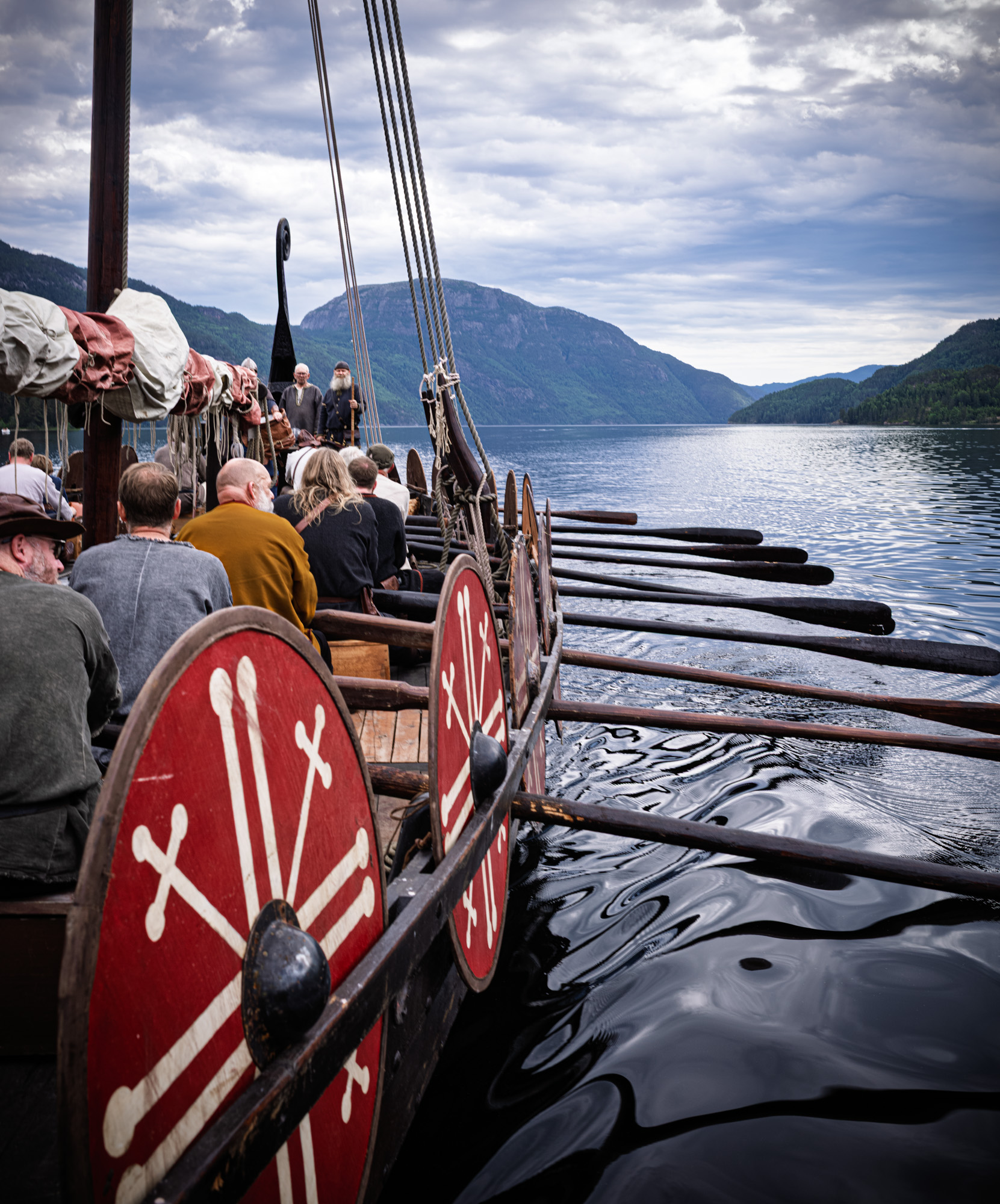  Kviteseid  - Roing inn mot bygdetunet 