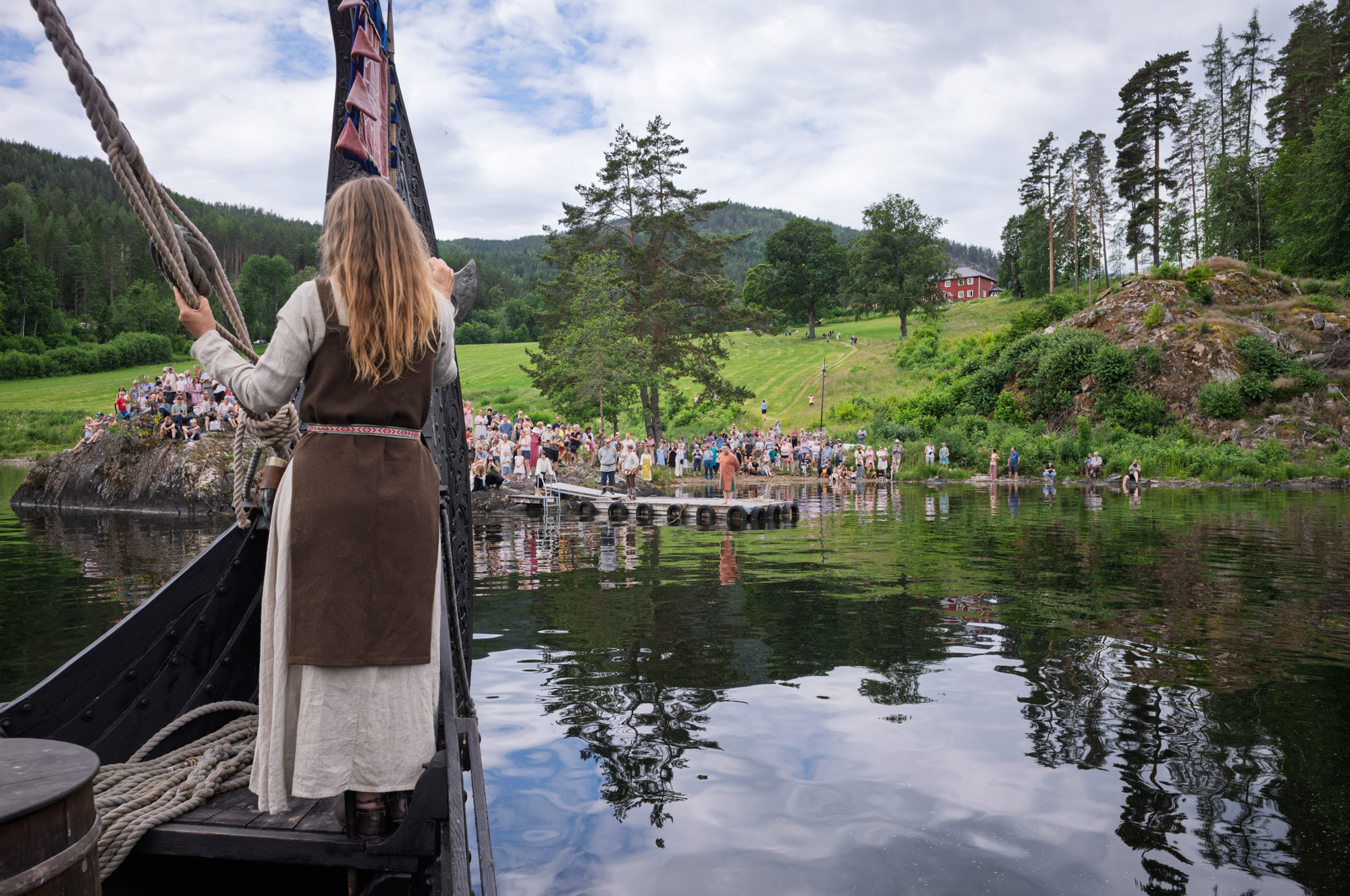  Kviteseid  - Roing inn mot bygdetunet 